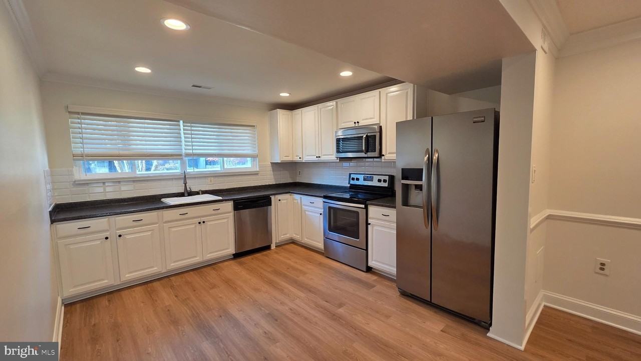 15277 Lodge Ter - Photo 6 of 25