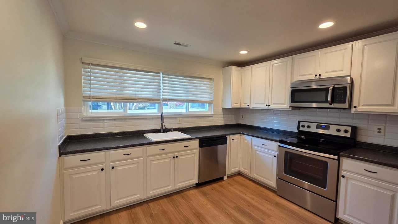 15277 Lodge Ter - Photo 7 of 25