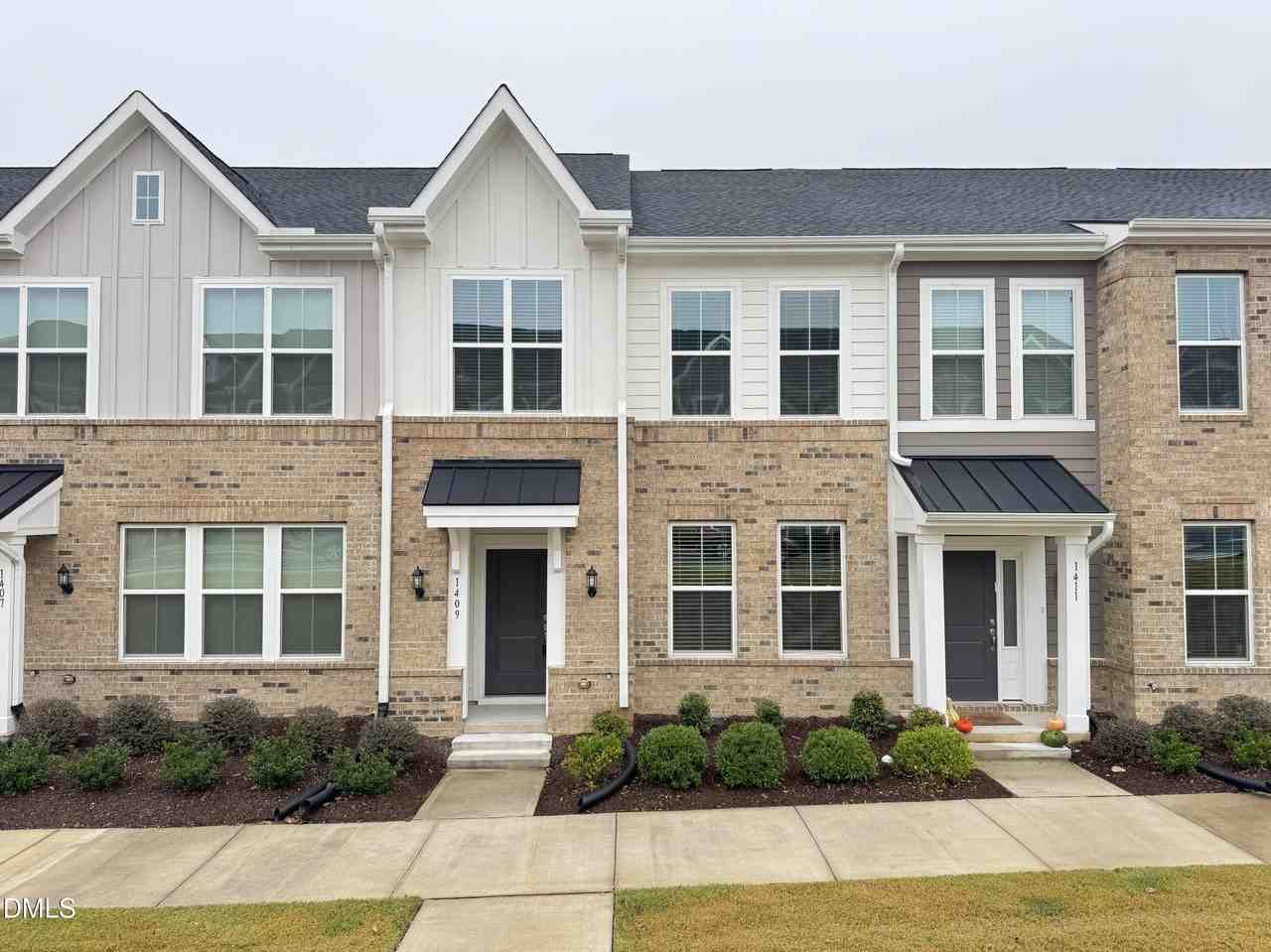 1409 Irving Hill Dr - Photo 2 of 22