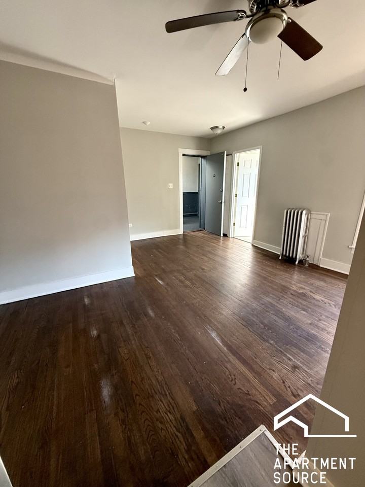 6949 S Paxton Ave #1C - Photo 2 of 9