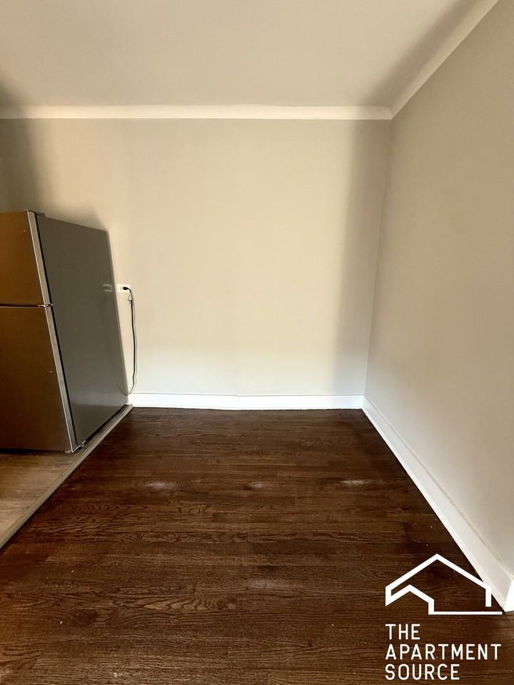 6949 S Paxton Ave #1C - Photo 3 of 9