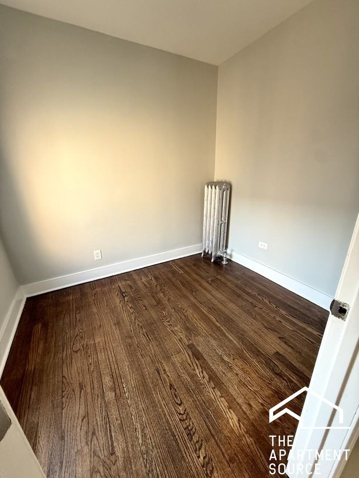 6949 S Paxton Ave #1C - Photo 4 of 9