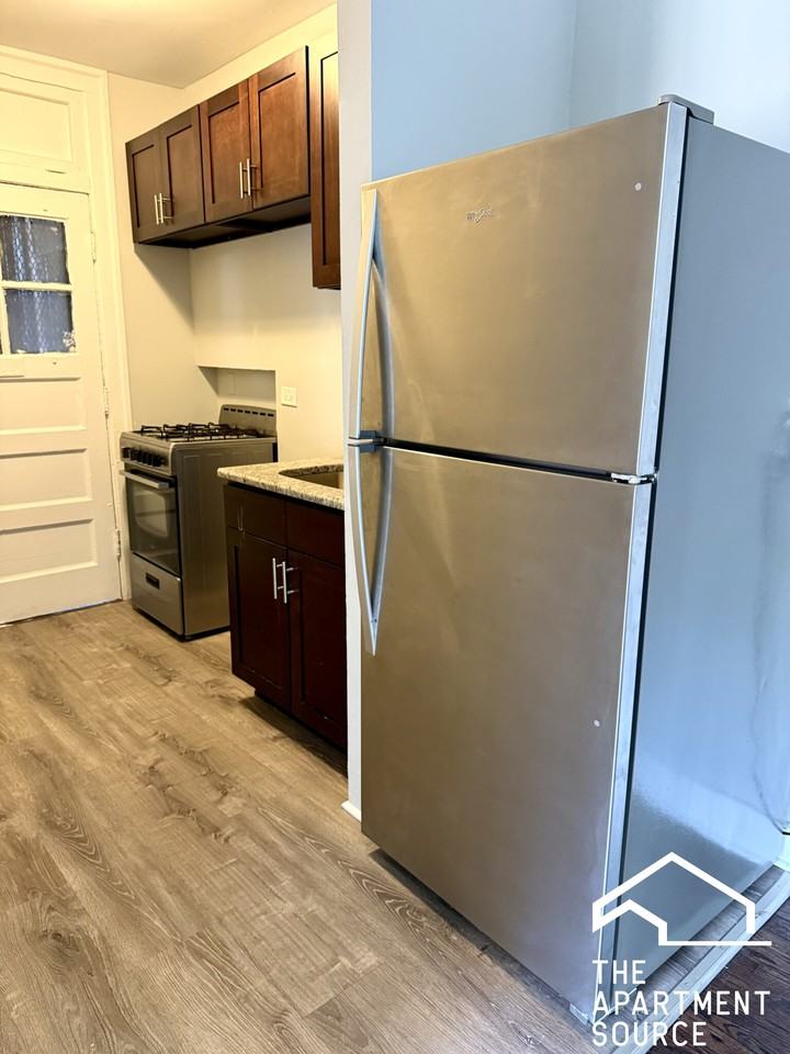 6949 S Paxton Ave #1C - Photo 5 of 9