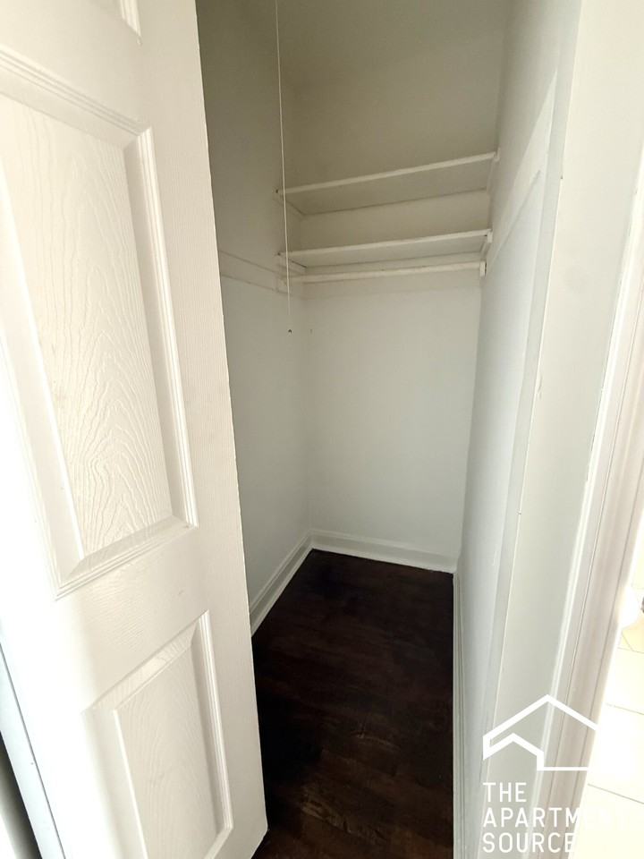 6949 S Paxton Ave #1C - Photo 7 of 9