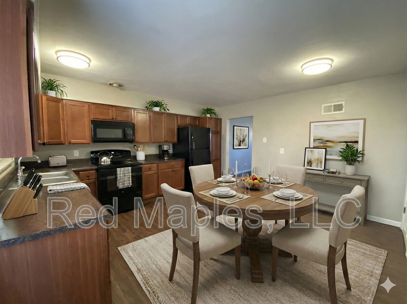 321 Iron Street - Photo 3 of 14