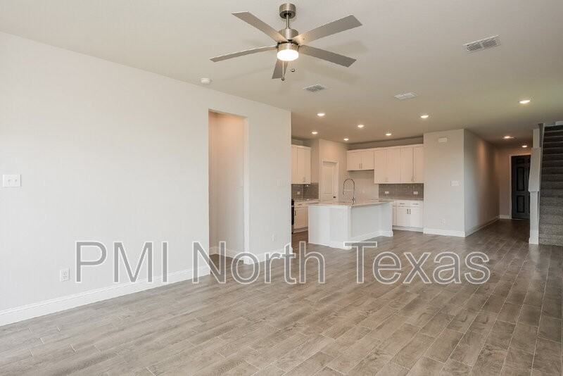 532 Celina Parkway - Photo 2 of 19