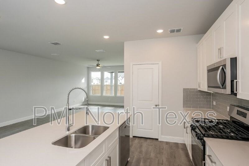 532 Celina Parkway - Photo 6 of 19