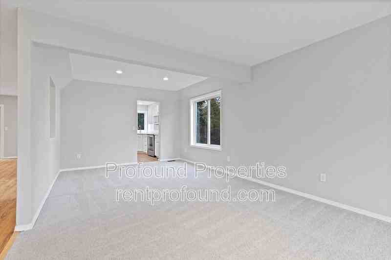 7533 Southwest Applegate Drive - Photo 4 of 50