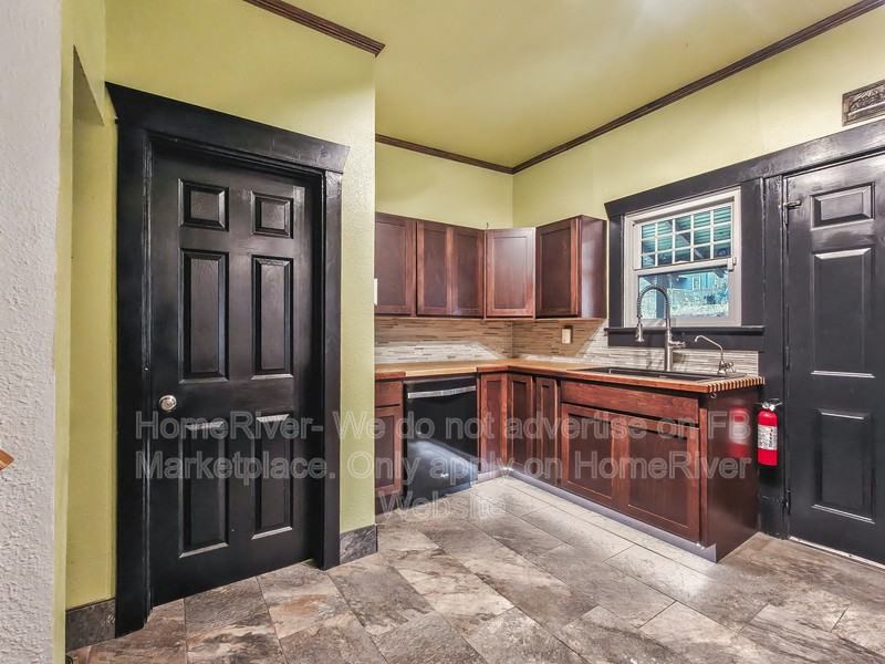 914 E 9th Ave - Photo 6 of 19