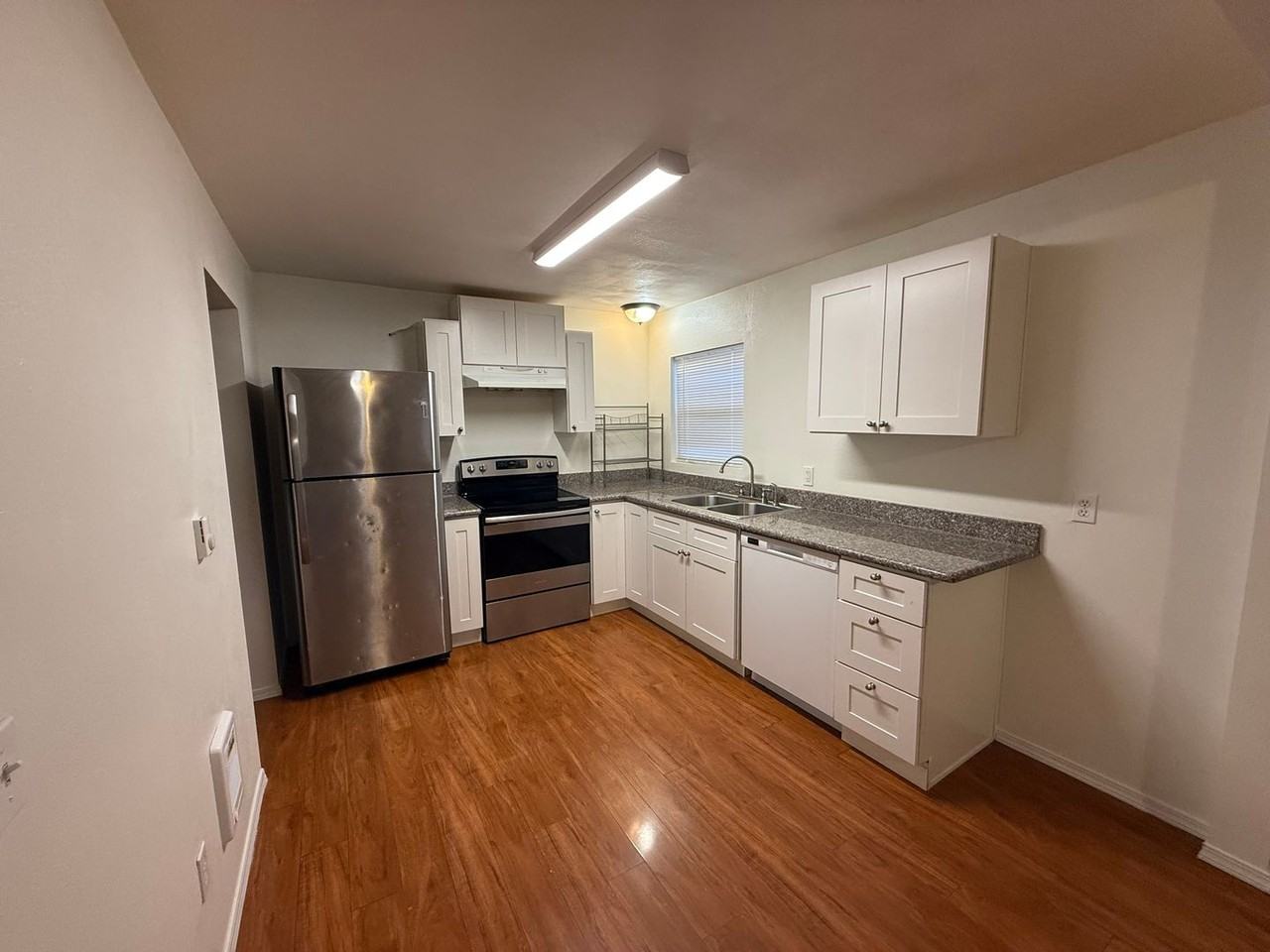 4146 Glenwood Dr Se - Photo 2 of 6