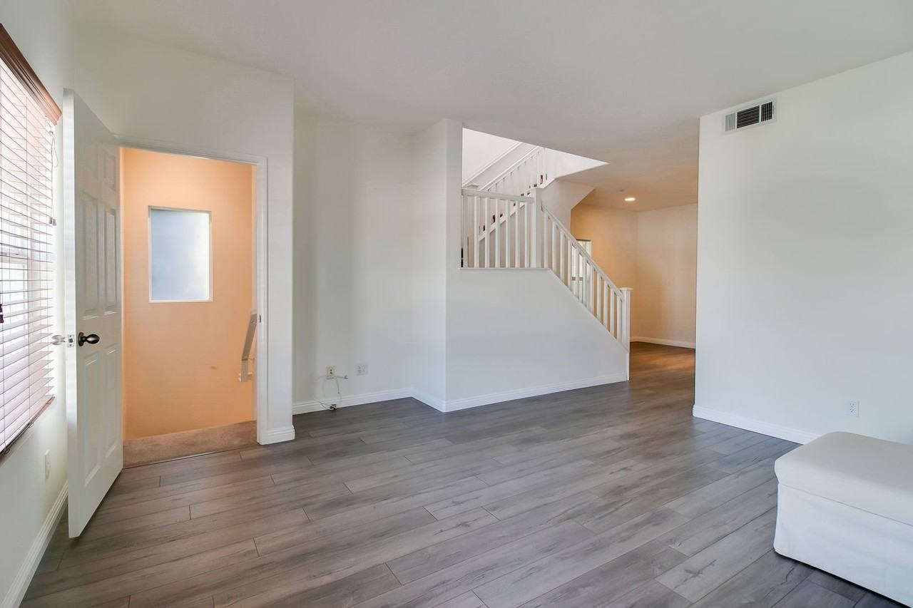 620 E Walnut St - Photo 4 of 15