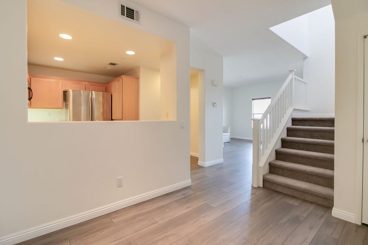 620 E Walnut St - Photo 5 of 15