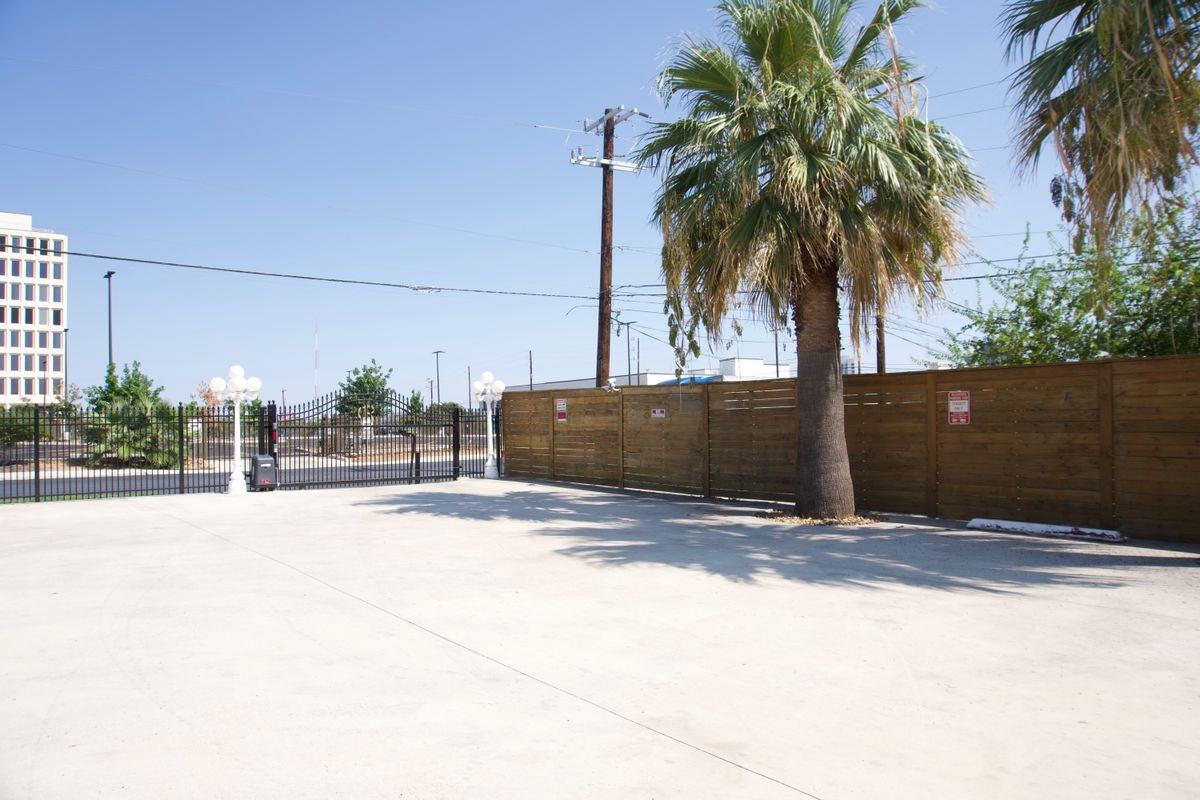 421 Howard Street - Photo 4 of 39