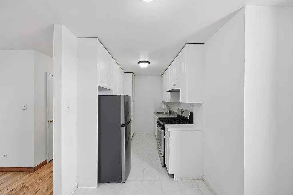 3 Fordham Hill Oval - Photo 2 of 8