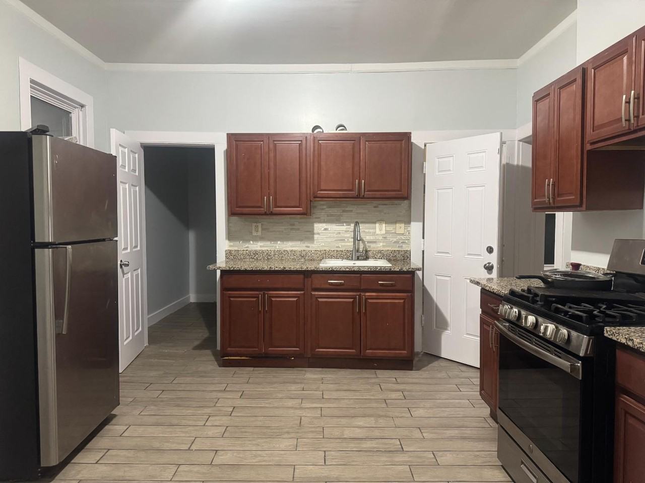 65 Sargeant St - Photo 3 of 7