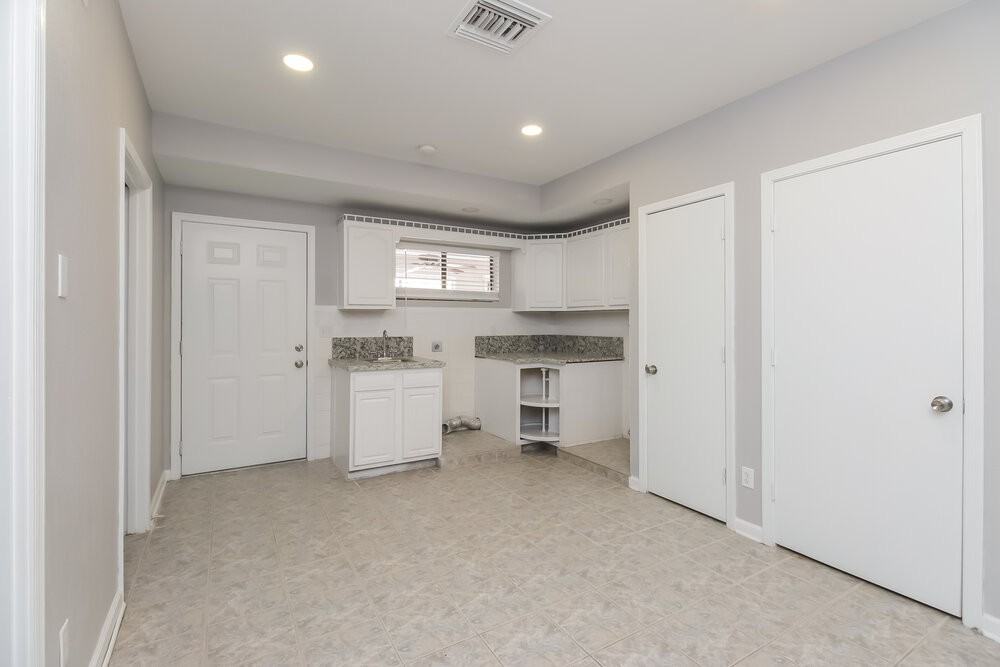 6524 E Arbor Ave - Photo 5 of 15