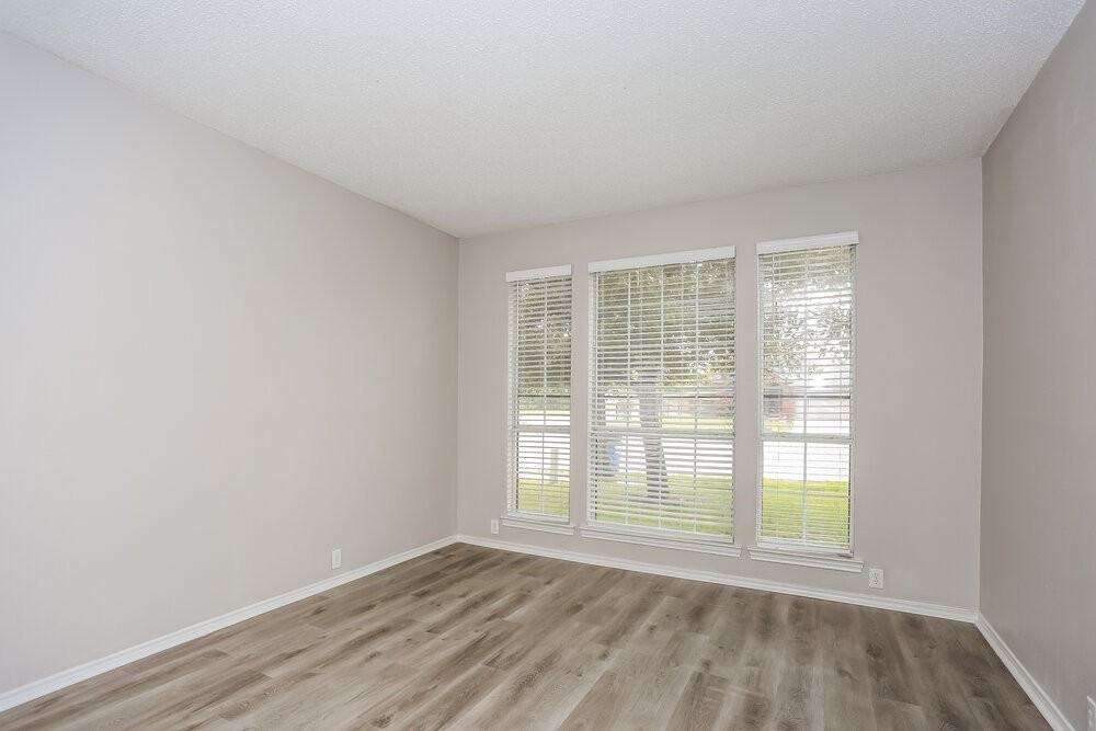 2616 Lonesome Oak Dr - Photo 4 of 17