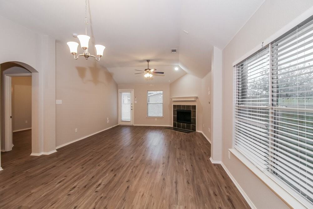 1820 Marlin Dr - Photo 4 of 16