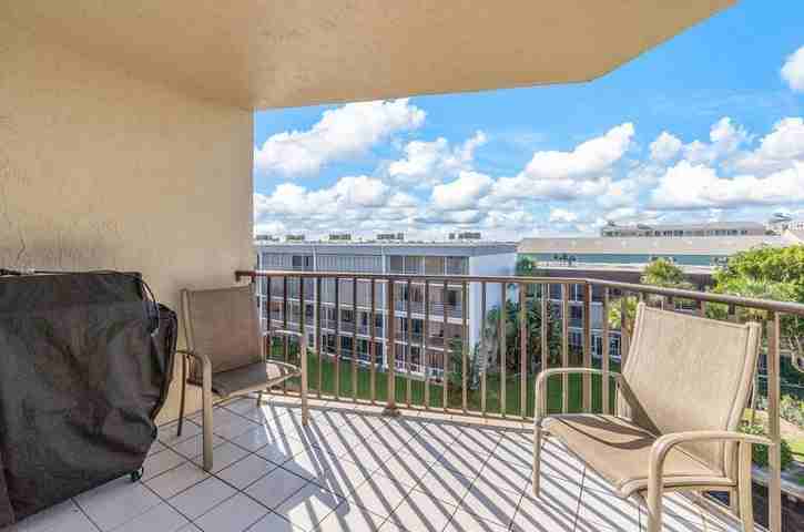 896 North Federal Highway - Photo 2 of 8