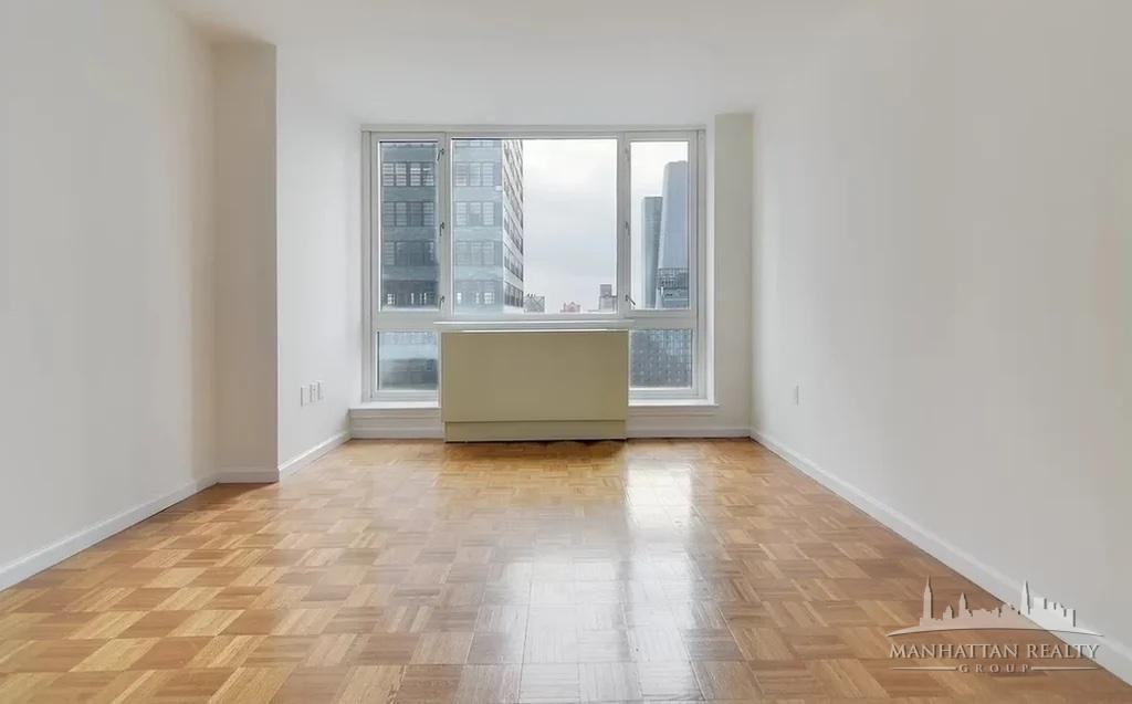 West 43rd Street #7E - Photo 3 of 6