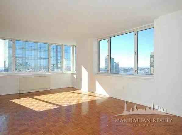 West 43rd Street #7E - Photo 4 of 6