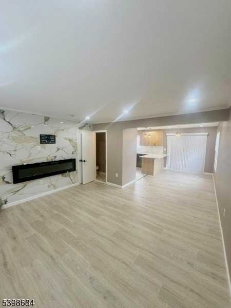 239 40th St #7 - Photo 2 of 10