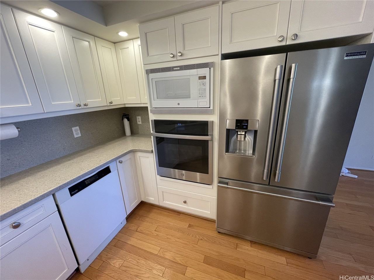 1350 Ala Moana Blvd Apt 2612 #2612 - Photo 6 of 15