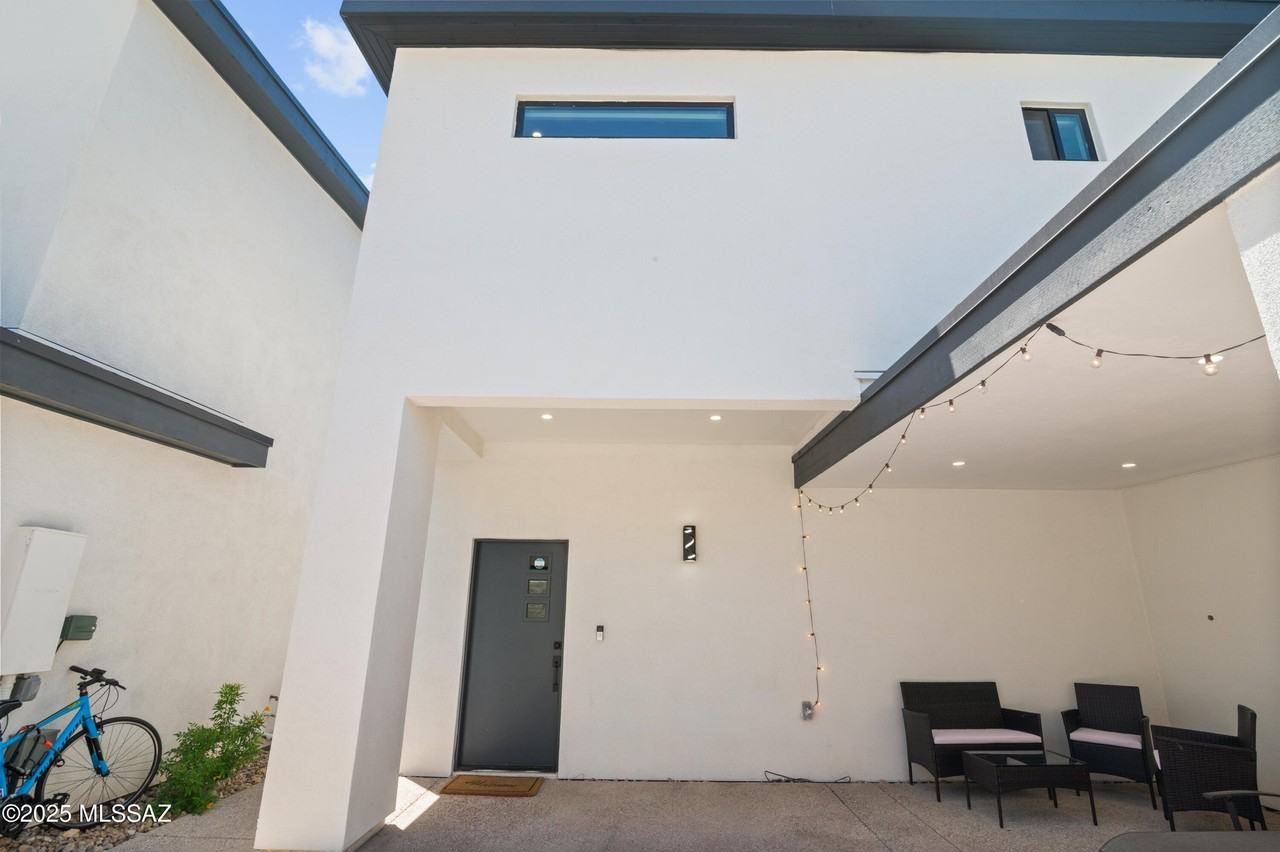 1811 East 10th Street #2 - Photo 3 of 45