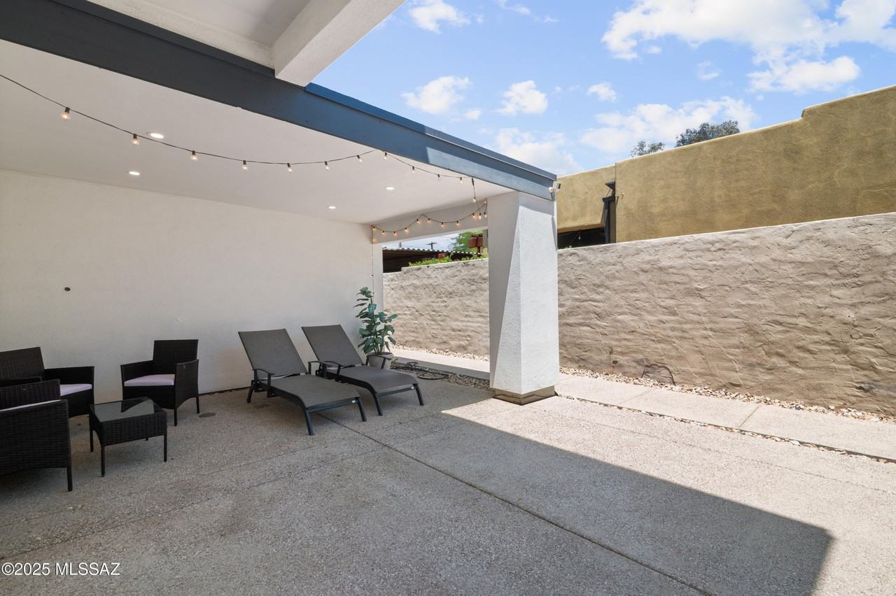 1811 East 10th Street #2 - Photo 4 of 45