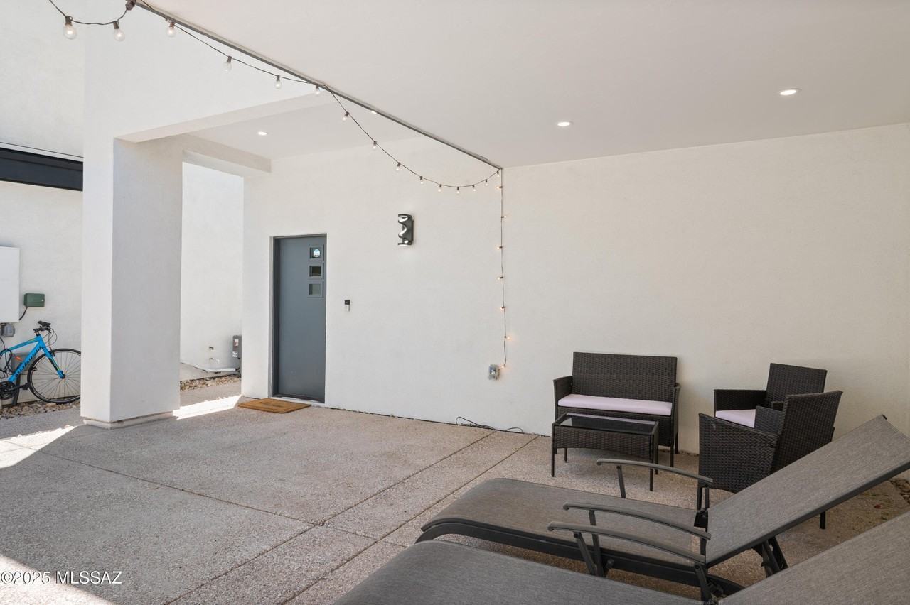 1811 East 10th Street #2 - Photo 5 of 45