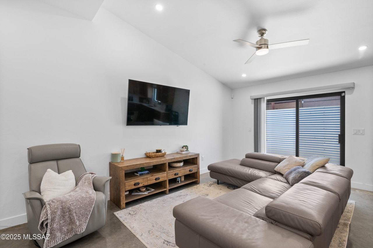 1811 East 10th Street #2 - Photo 7 of 45