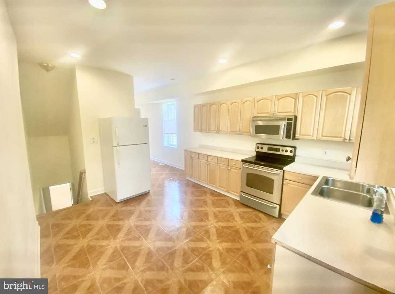 2641 N Howard St - Photo 3 of 8