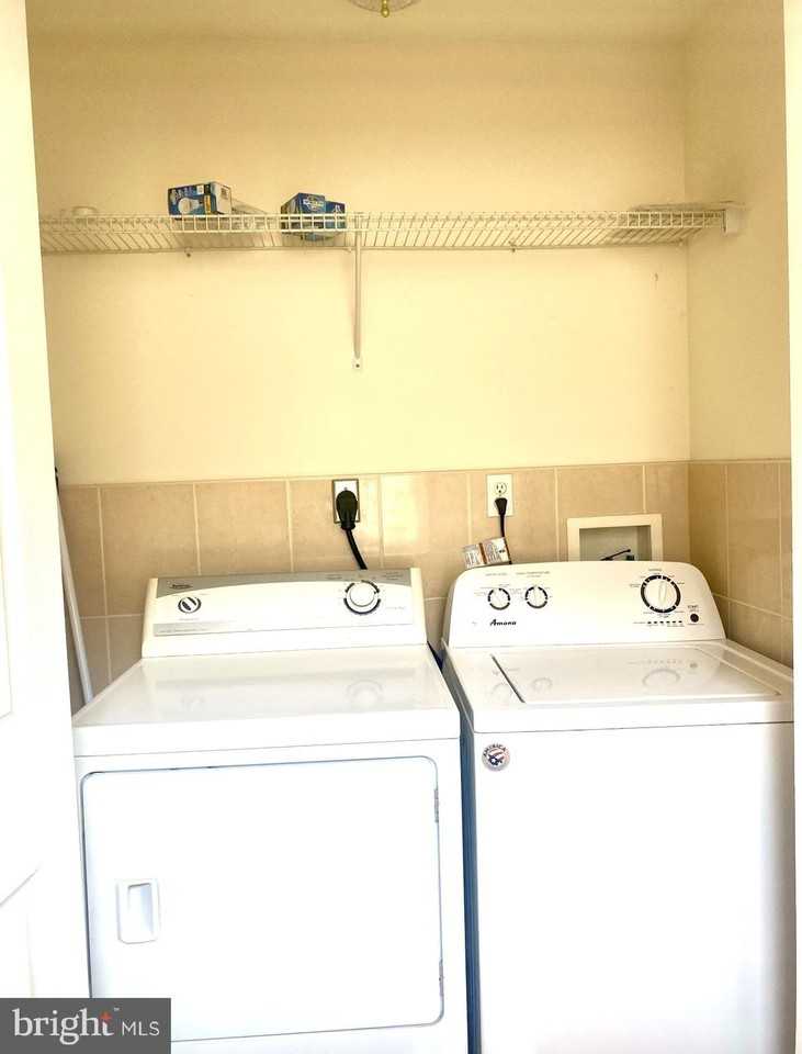 2641 N Howard St - Photo 4 of 8