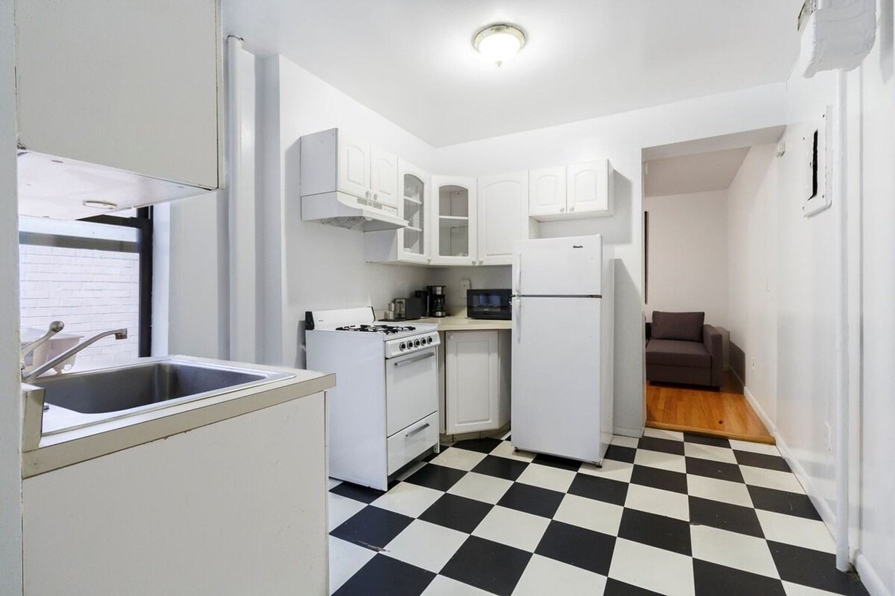 300 E 93rd St #1032028P - Photo 3 of 15