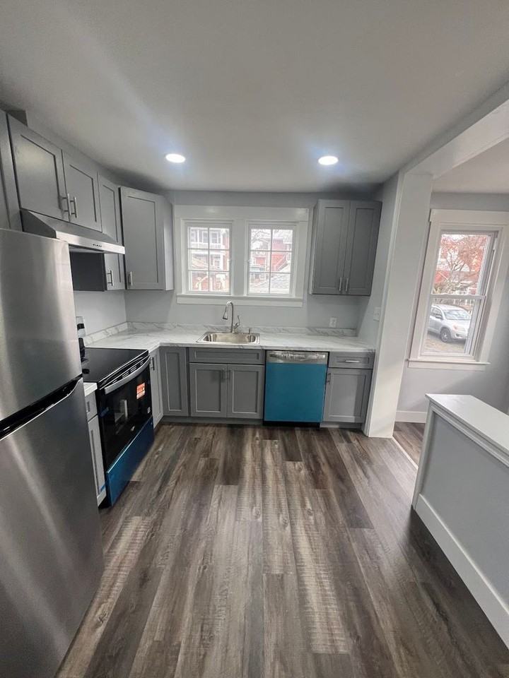 122 Reading Avenue - Photo 3 of 10