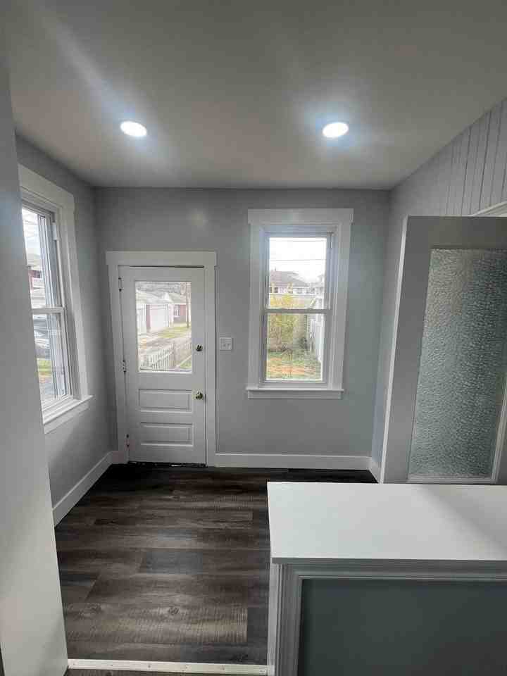 122 Reading Avenue - Photo 4 of 10