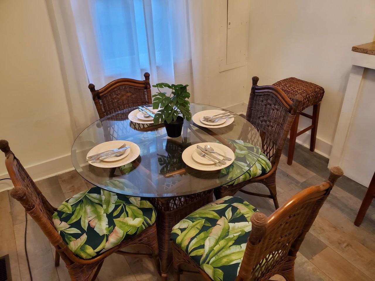 427 E 22nd St - Photo 4 of 24