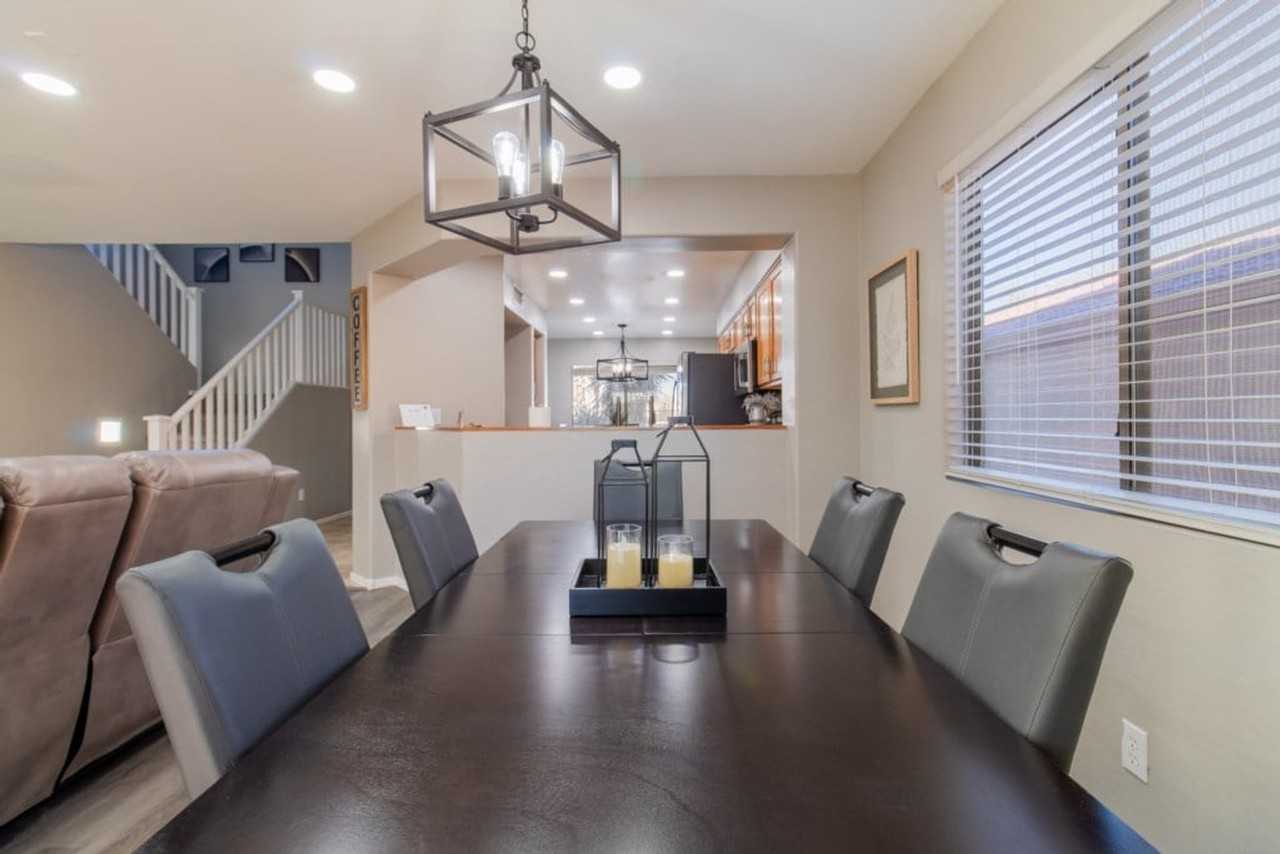 1387 E 10th Pl #1317856P - Photo 5 of 50