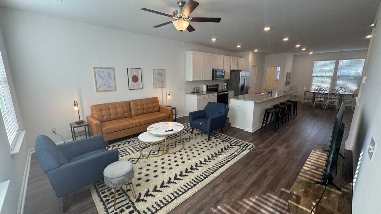 145 Roxanne Dr #1344192P - Photo 3 of 13