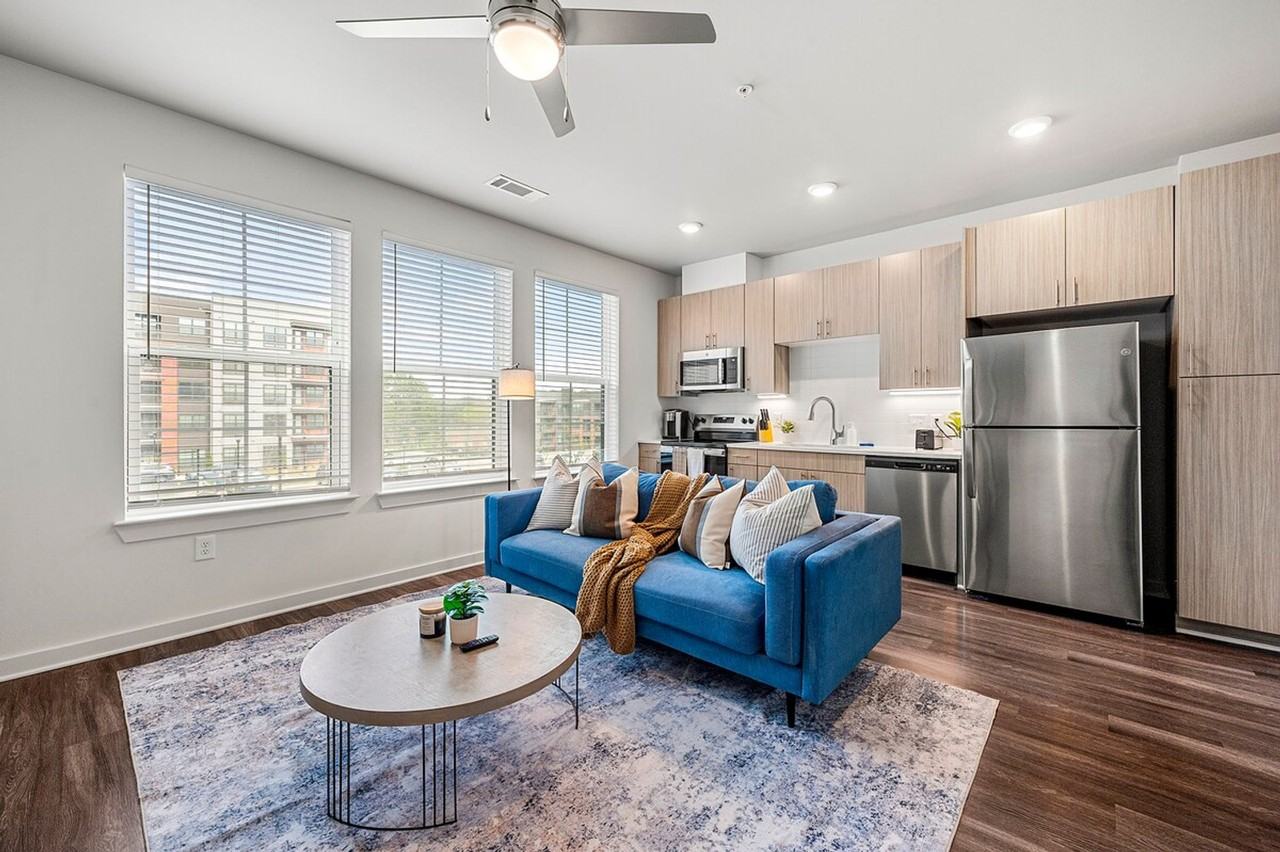 2048 Bolton Dr Nw #1351866P - Photo 2 of 15