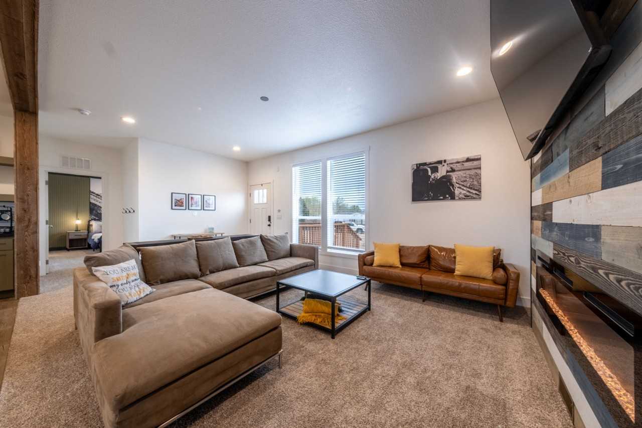 523 W Vance Dr #1249895P - Photo 4 of 50