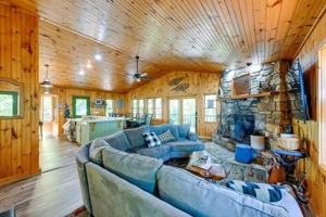 featured image of 623 Buggy Barn Road