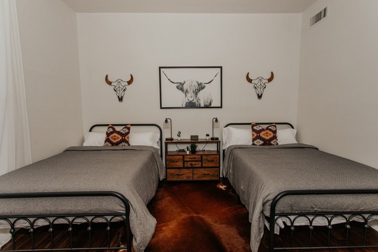 3728 Homan Avenue #1352453P - Photo 4 of 38