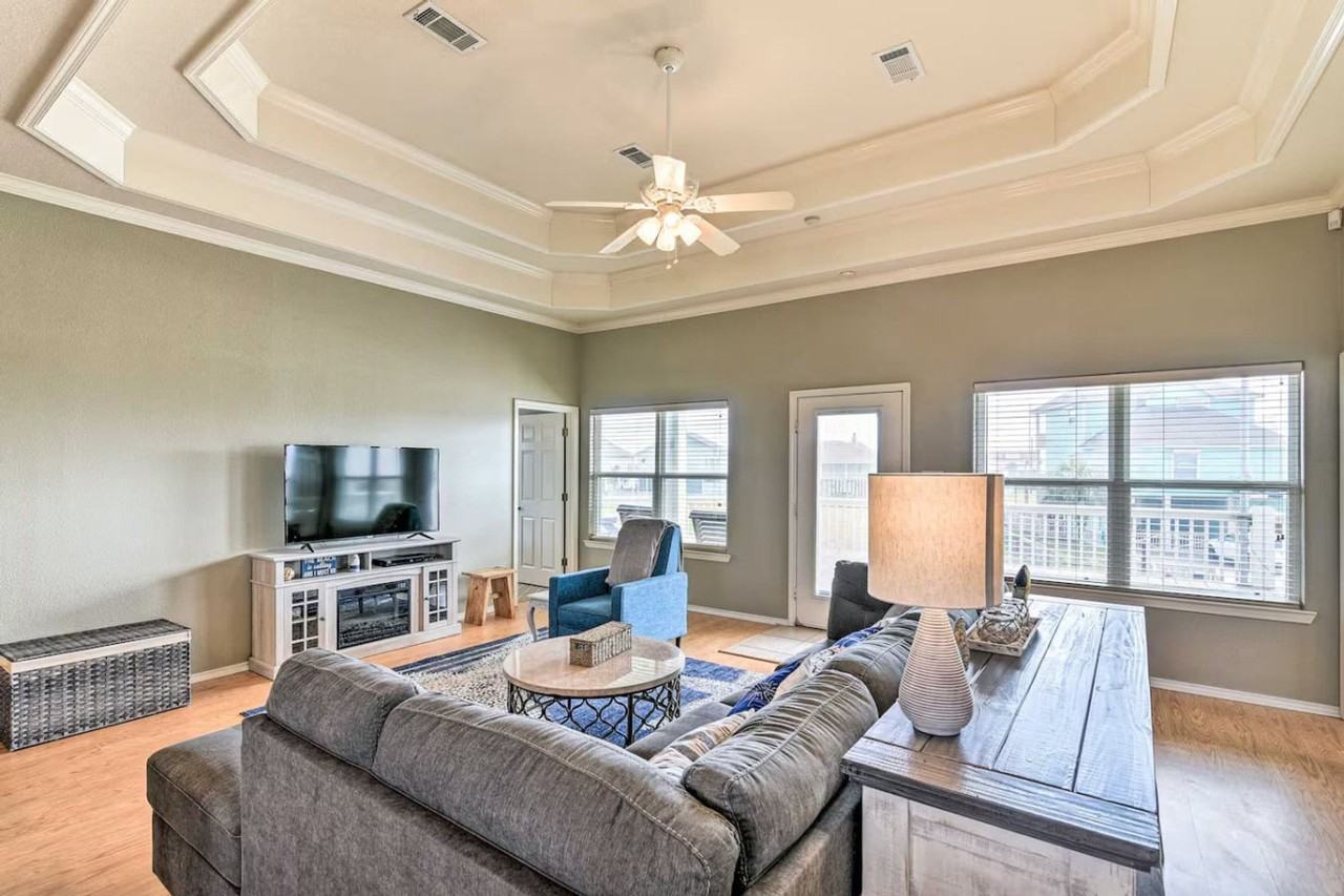 3229 Castle Dr #1353849P - Photo 3 of 32