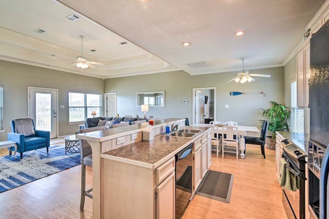 3229 Castle Dr #1353849P - Photo 4 of 32