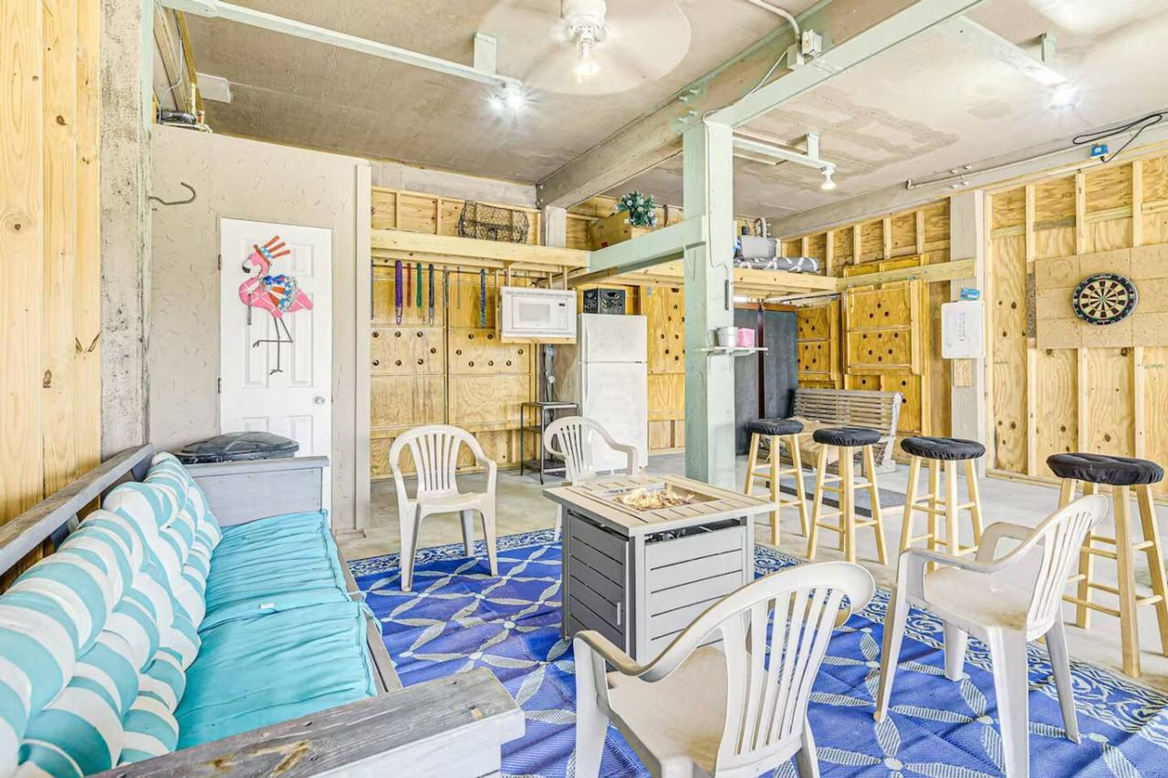 3229 Castle Dr #1353849P - Photo 5 of 32