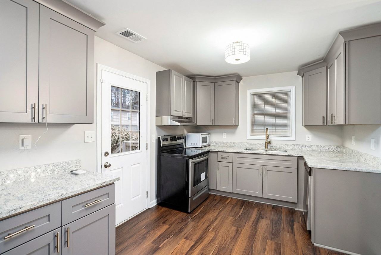 1643 Mary George Avenue Northwest - Photo 3 of 15