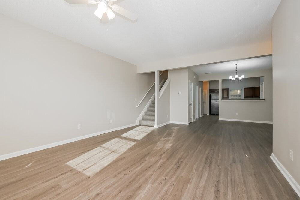 7600 Creekside Ln - Photo 7 of 17