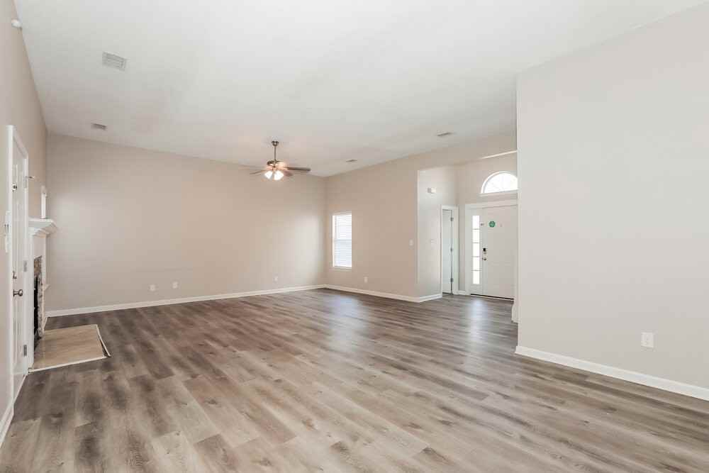 7078 Shore Rd - Photo 6 of 20