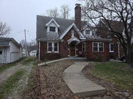 featured image of 727 South Rotherwood Avenue